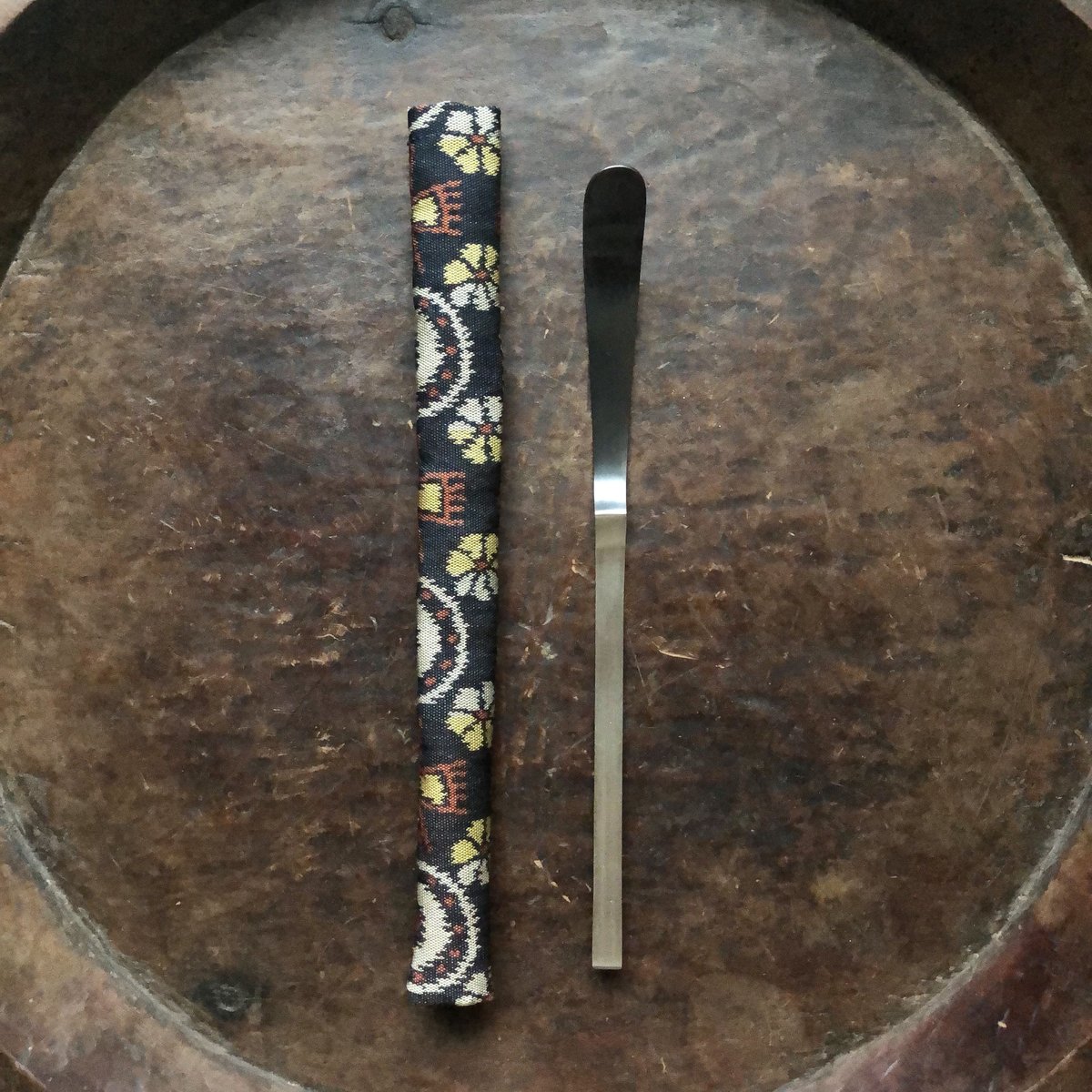 茶杓【黒と白】 | metal smith Yukari Ohara