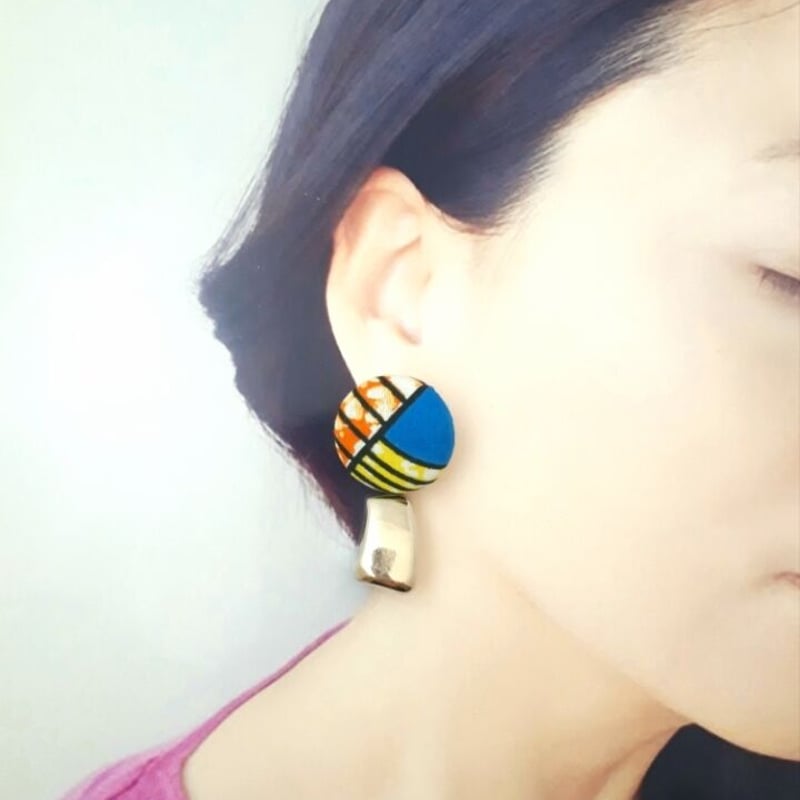 アフリカンプリント くるみボタン シルバーパーツ ピアス/イヤリング