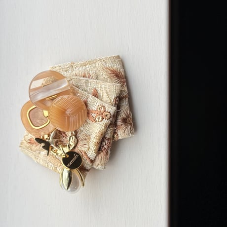 インド刺繍×ボタンポニーフック　NO.7