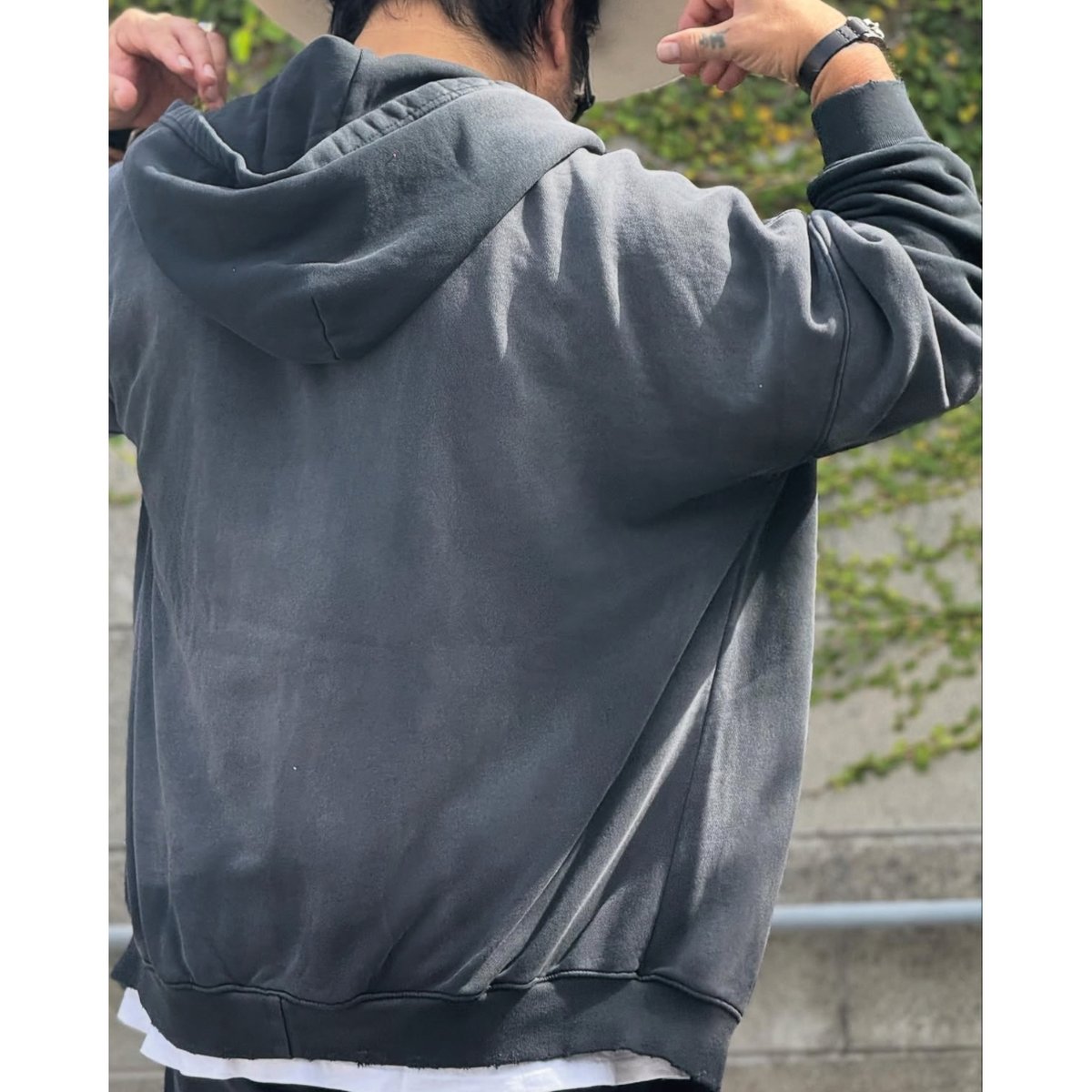 MOOJI MOOJI】OVERSIZE ZIPUP HOODIE AGED | BAKU