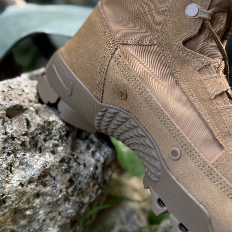 ナイキのブーツ NIKE SFB 6 NSW LEATHER black/black-light taupe 862507-002