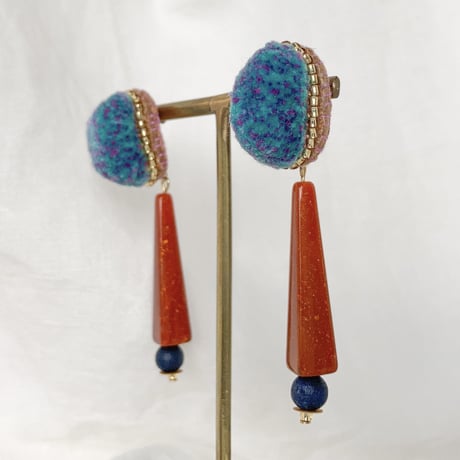 fluffy jewel  / antique blue 刺繍ピアス