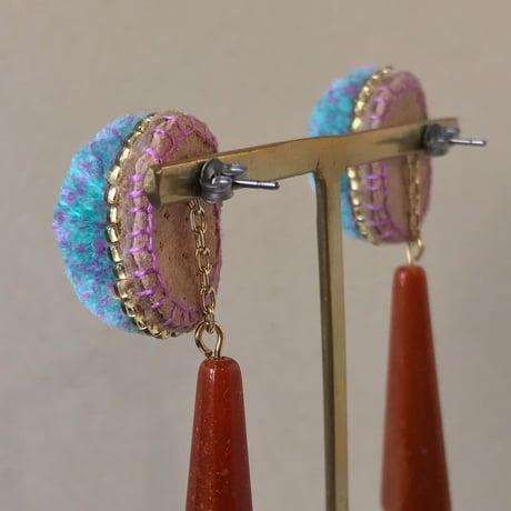 fluffy jewel  / antique blue 刺繍ピアス