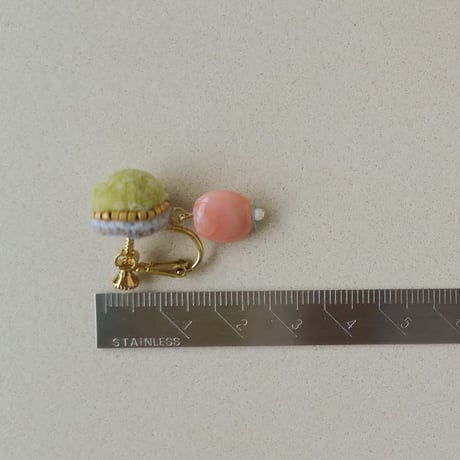 fluffy jewel / petit pistachio 刺繍イヤリング
