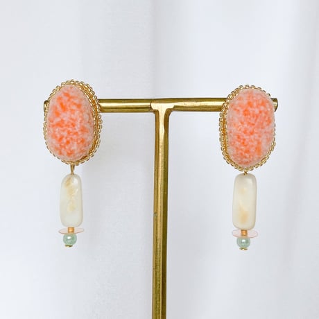 fluffy jewel /coral 刺繍イヤリング