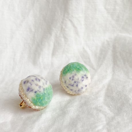 bico_mint green×dot 刺繍イヤリング
