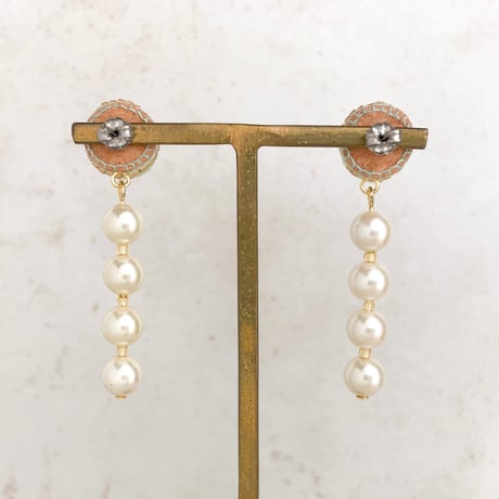 ふわふわ刺繍のピアス・イヤリング/ green×pearl