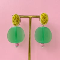 fluffy jewel / yellow dot 刺繍イヤリング