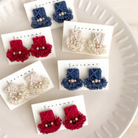 【全3色】ケーブルニットのような刺繍の耳飾り_ knit