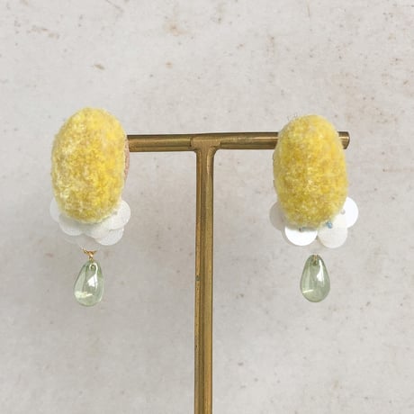 fluffy jewel / yellow drop イヤリング
