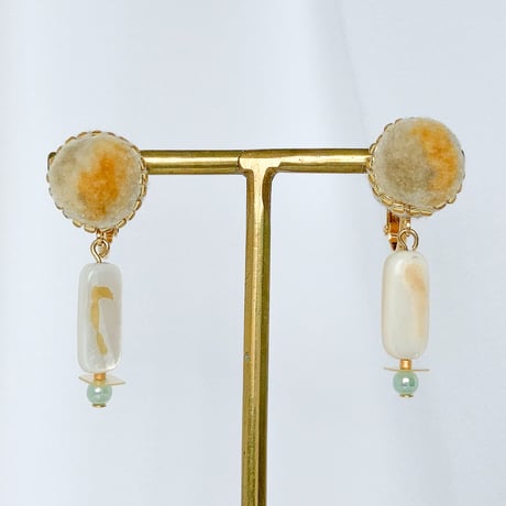 fluffy jewel / yellow marble 刺繍イヤリング
