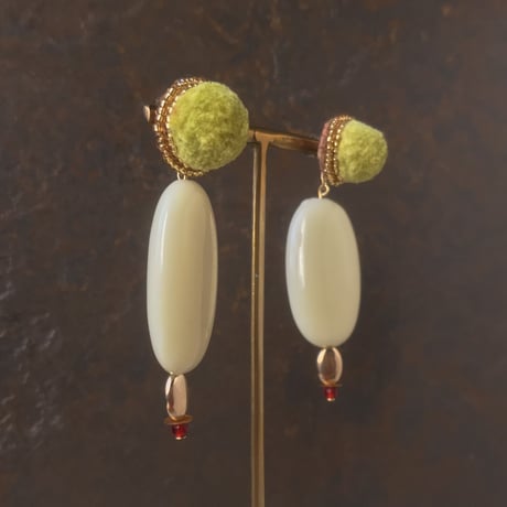fluffy jewel / pistachio 刺繍ピアス