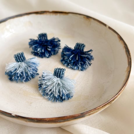 【全2色】藍染め糸とビーズで作った"shower"ピアス・イヤリング