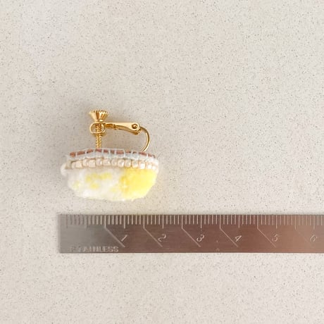 fluffy jewel / lemon 刺繍イヤリング