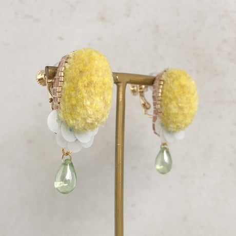 fluffy jewel / yellow drop イヤリング