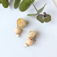fluffy jewel / petit yellow marble 刺繍ピアス