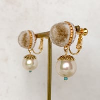 fluffy jewel / latte marble 刺繍イヤリング