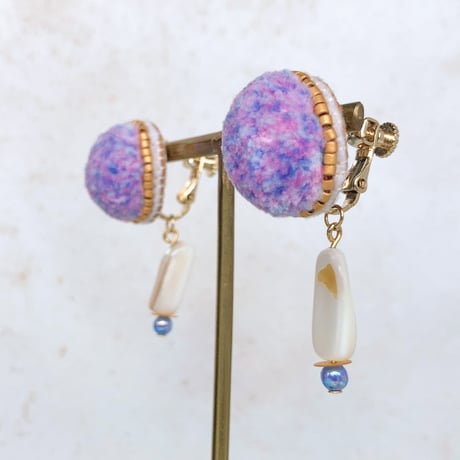 fluffy jewel / purple刺繍イヤリング