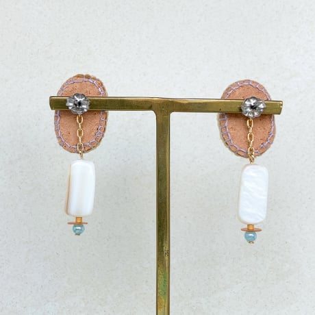 fluffy jewel / brown marble pierce