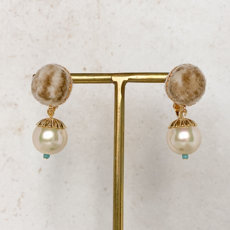 fluffy jewel / latte marble 刺繍イヤリング