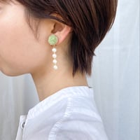 ふわふわ刺繍のピアス・イヤリング/ green×pearl