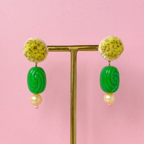 fluffy jewel / yellow dot 刺繍ピアス