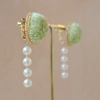 fluffy jewel / grass green 刺繍イヤリング