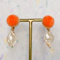 fluffy jewel / orange刺繍イヤリング