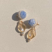 fluffy jewel / Nemophila 刺繍ピアス