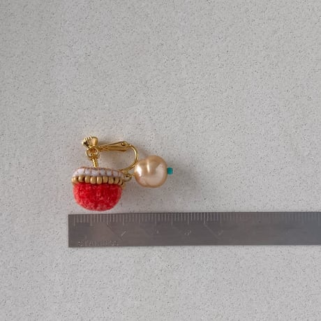 fluffy jewel / red刺繍イヤリング