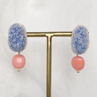 fluffy jewel / blue dot 刺繍ピアス