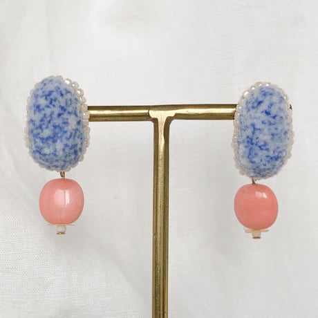 fluffy jewel / blue dot 刺繍ピアス