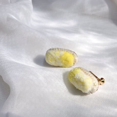 fluffy jewel / lemon 刺繍イヤリング