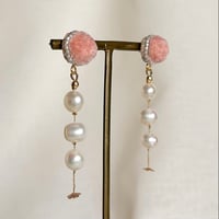 fluffy jewel / パールの揺れるピアス・イヤリング_ dusty pink