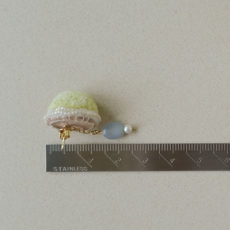 fluffy jewel / mascat 刺繍ピアス