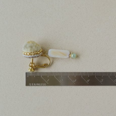 fluffy jewel / yellow marble 刺繍イヤリング