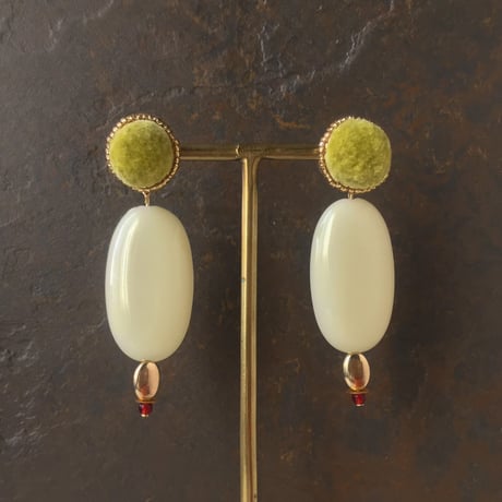fluffy jewel / pistachio 刺繍ピアス