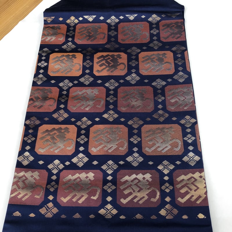 名古屋帯 NO-38 紺地に麒麟、竹田菱 | リサイクルの着物屋 着楽庵