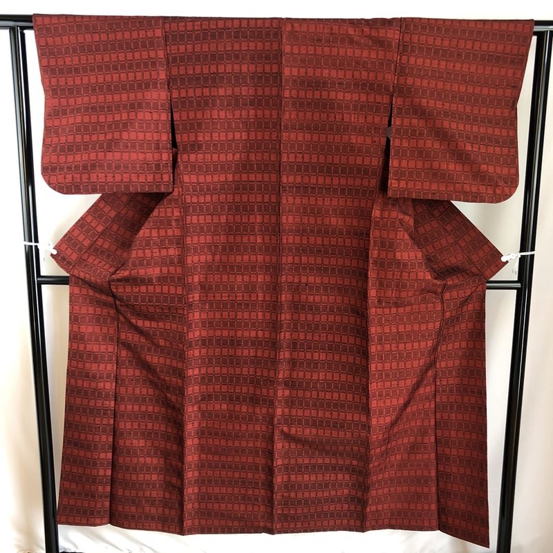 単衣 飯田紬 NHT-1 エンジ地にやたら市松柄 | リサイクルの着物屋 着楽庵