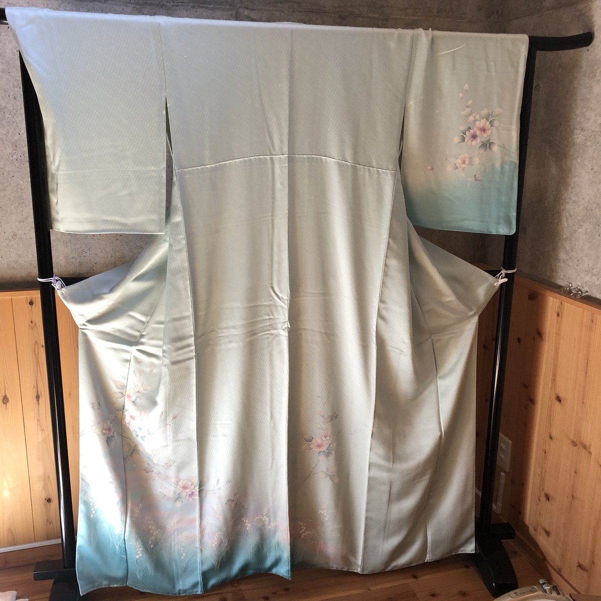 訪問着 作家物 椿の花 暈し 薄柳色 KK-1846 訪問着 作家物 椿の花 暈し