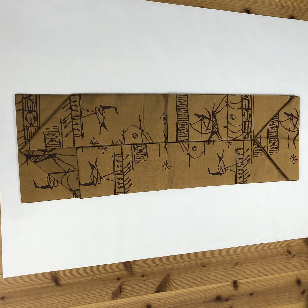 名古屋帯 NO-15 黄土色に狩猟コプト文様 | リサイクルの着物屋 着楽庵