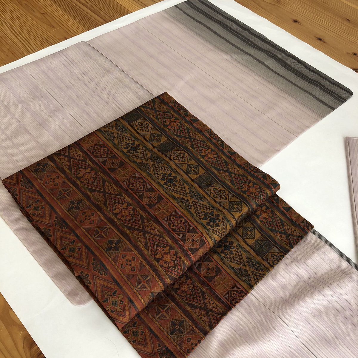 名古屋帯 通し柄 NO-31 茶地に更紗柄 | リサイクルの着物屋 着楽庵