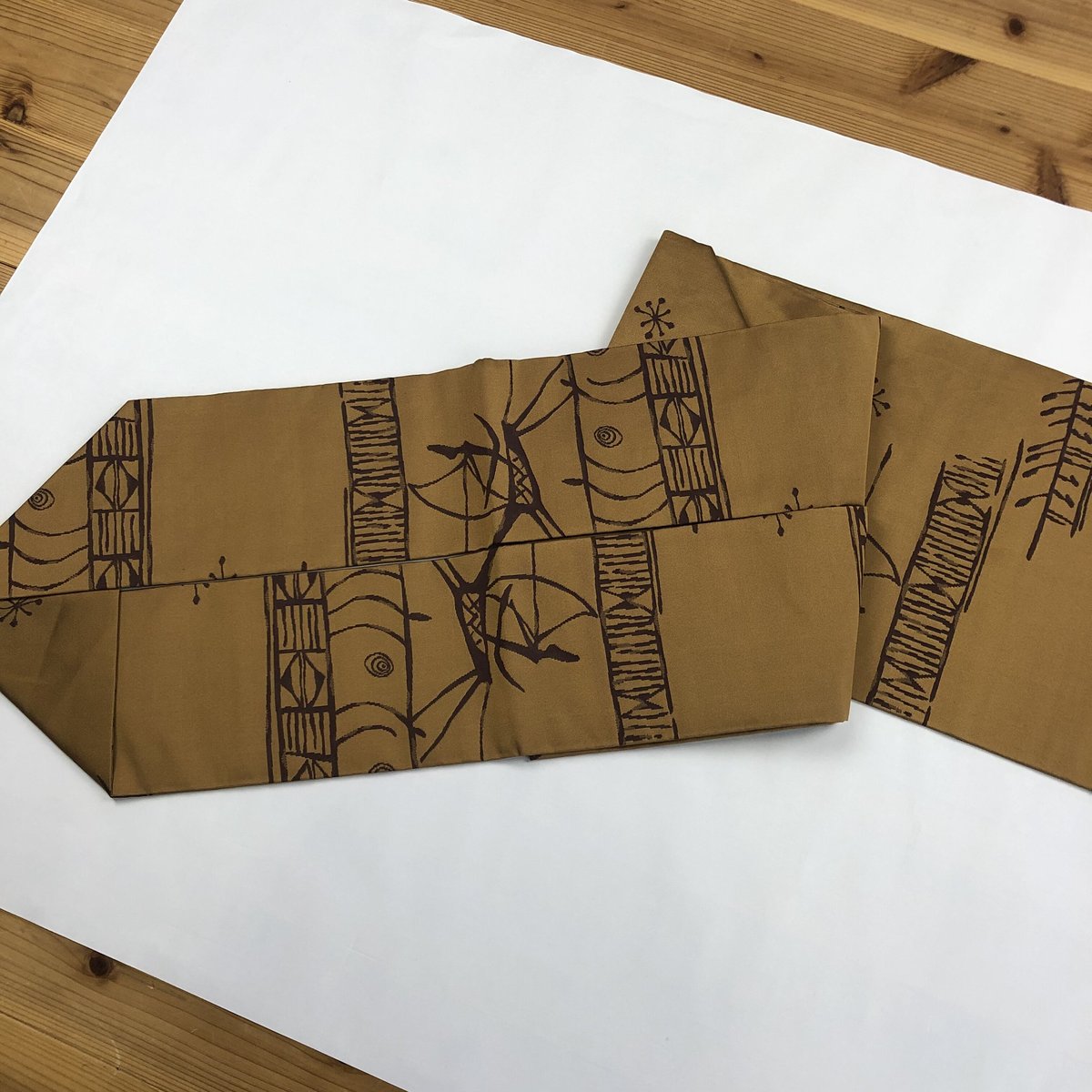 名古屋帯 NO-15 黄土色に狩猟コプト文様 | リサイクルの着物屋 着楽庵