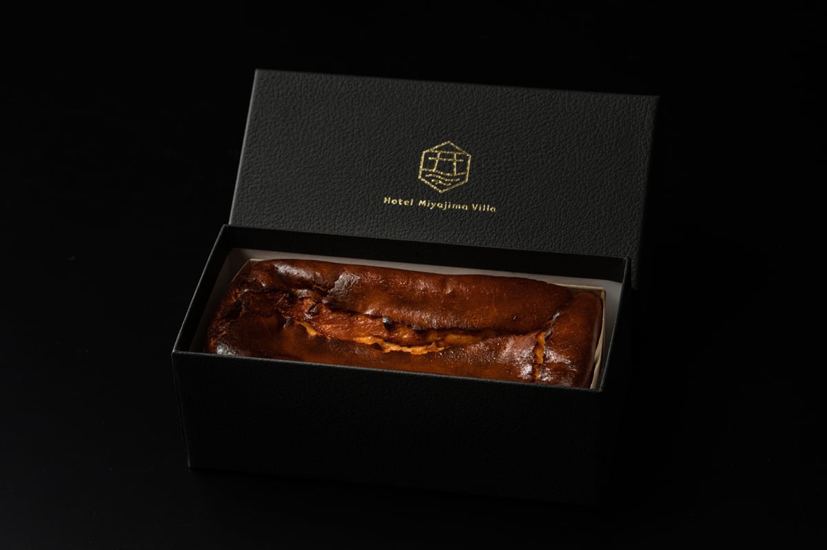 宮島ブラック（広島県産酒粕を使ったバスク風チーズケーキ） | 錦水館