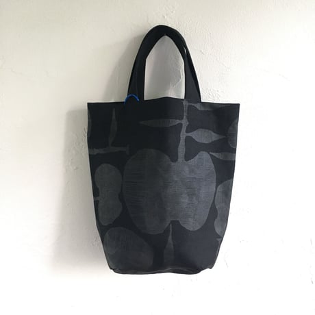 BeBe　りんご　定番TOTE　黒