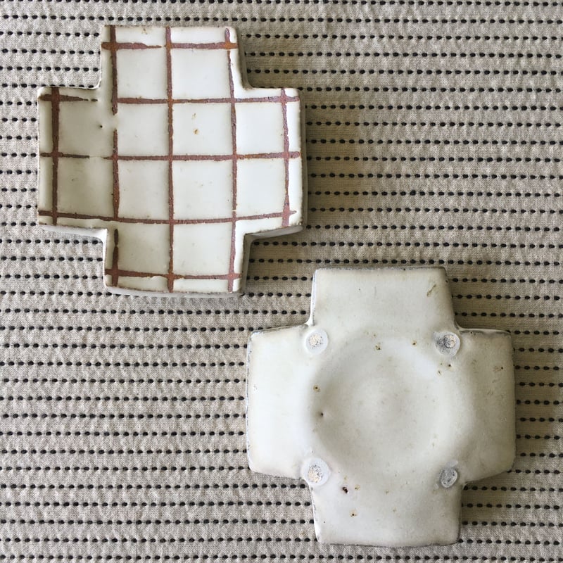 加藤恵津子 クロス皿 格子 | 黄色い鳥器店