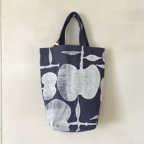 BeBe　りんご　定番TOTE　ロイヤルブルー