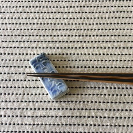 五十嵐元次　箸置き２個セット　白磁／染付(blue)