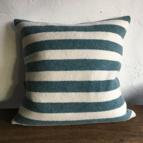 Sally Nencini　Birds  Cushion
