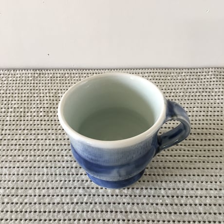 五十嵐元次　白磁　染付取手付カップ